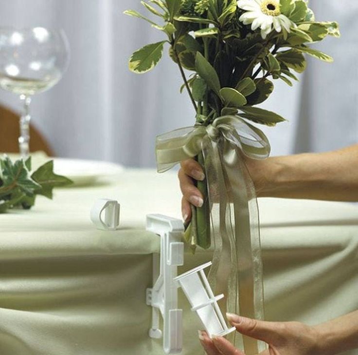 Bouquet Holding Clip